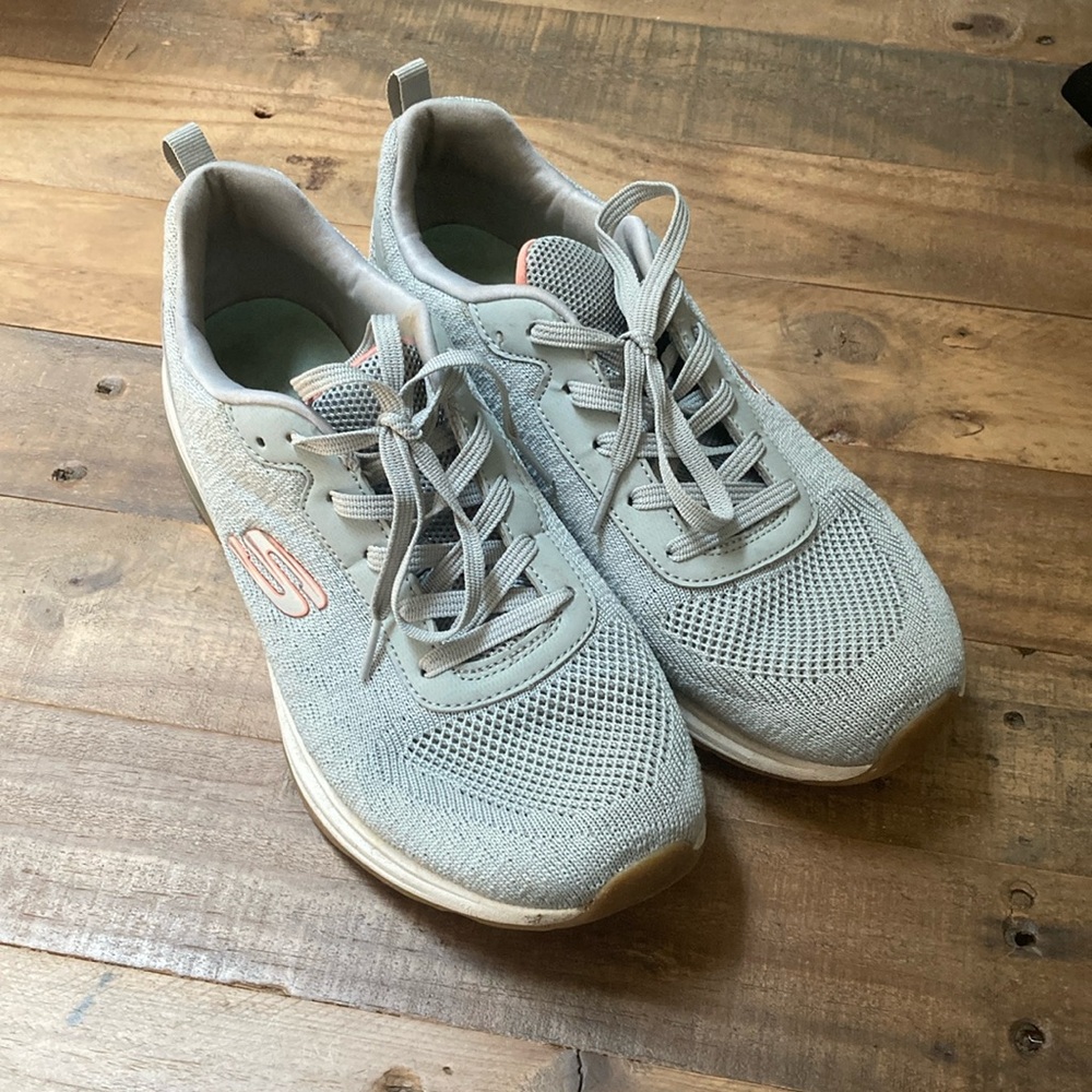 Sketchers sneakers